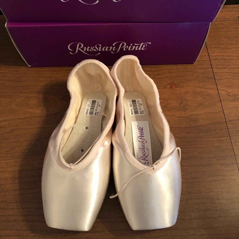 Russian Pointe Brava w/drawstring - Picture 1 of 2